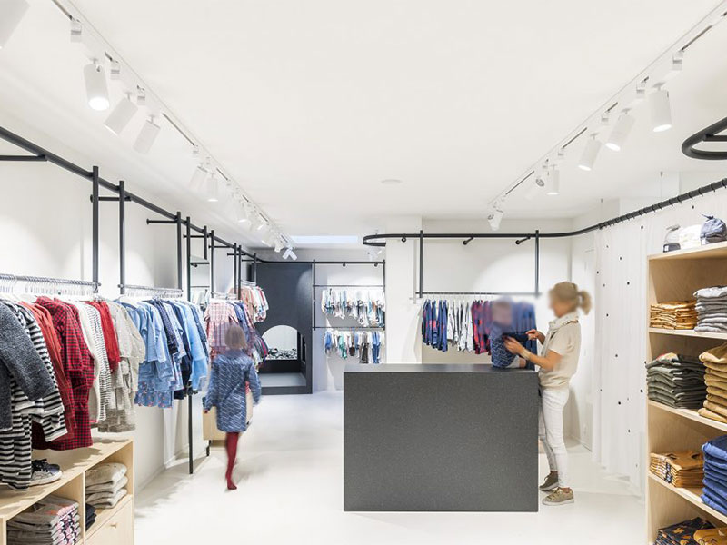 《FILOU&FRIENDS》童裝店裝修設(shè)計(jì)風(fēng)